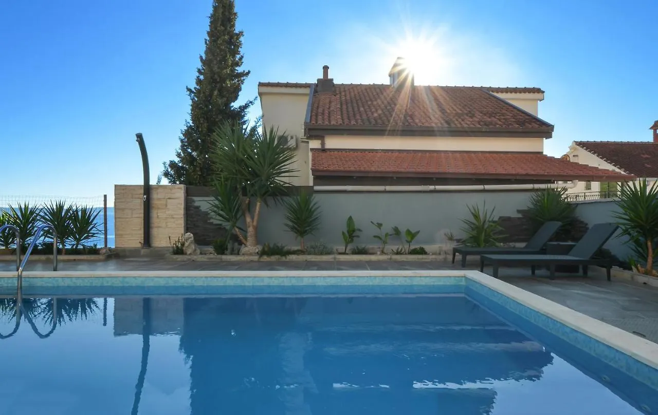 Stunning View Apartment With Pool Trogir Kroatië
