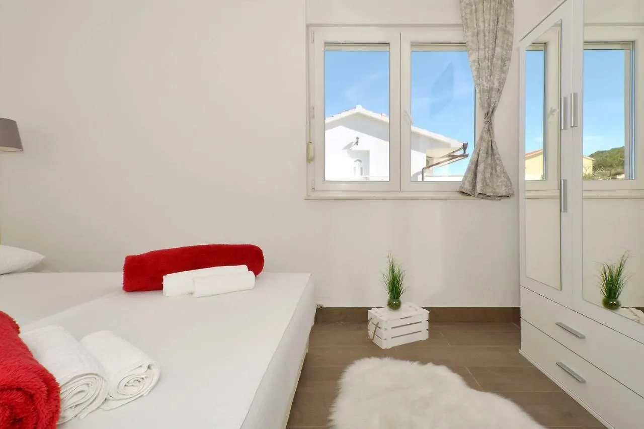 Stunning View Apartment With Pool Trogir Kroatië